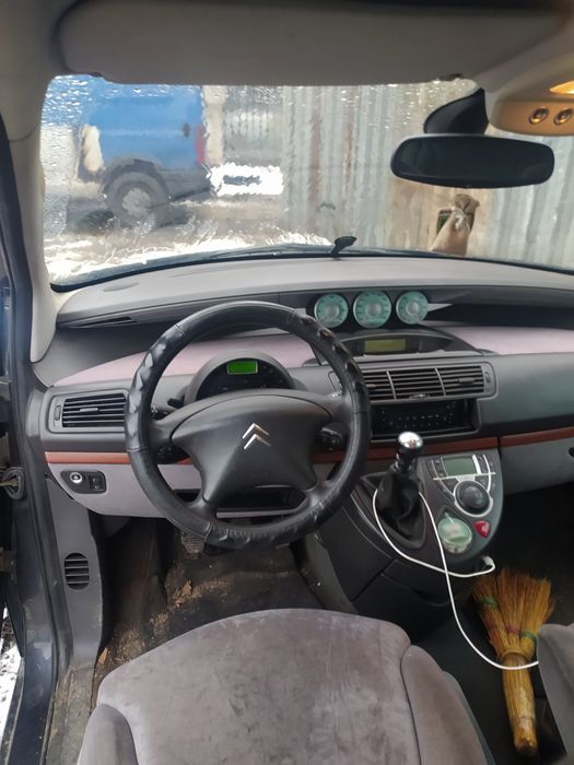 Ситроен с8 , требует ремонта