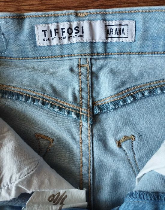 Шорти джинсові стрейчеві голубі д/дівчини р-р 136/140 на 9-10лет