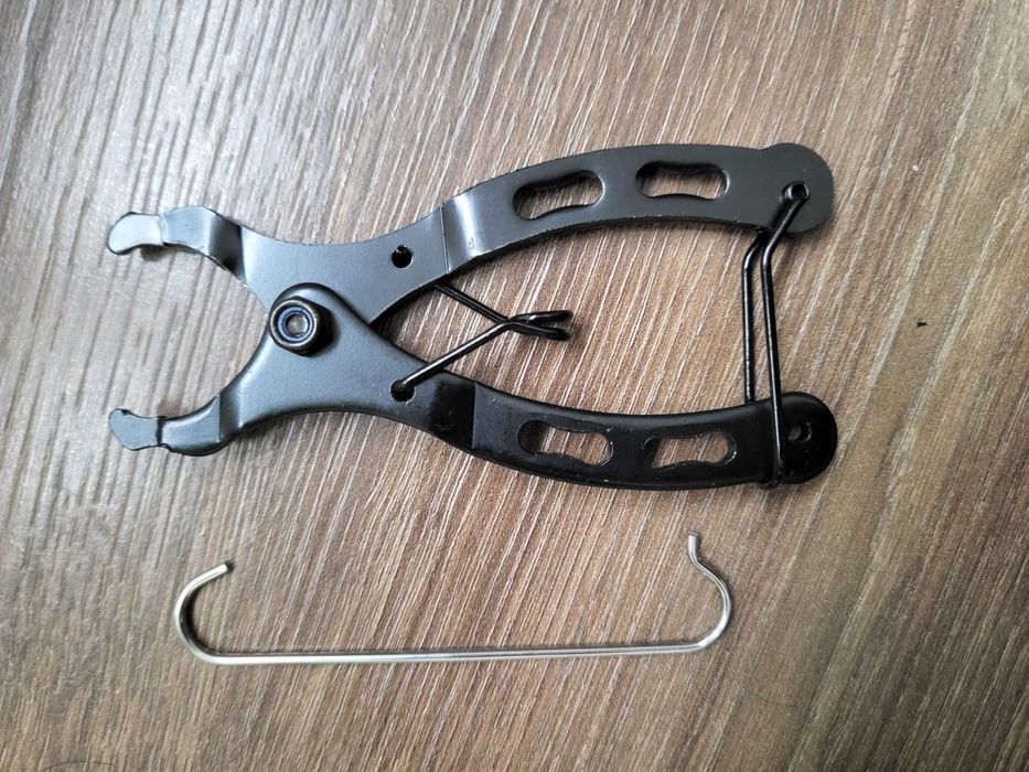 Szczypce do rozpinania spinek