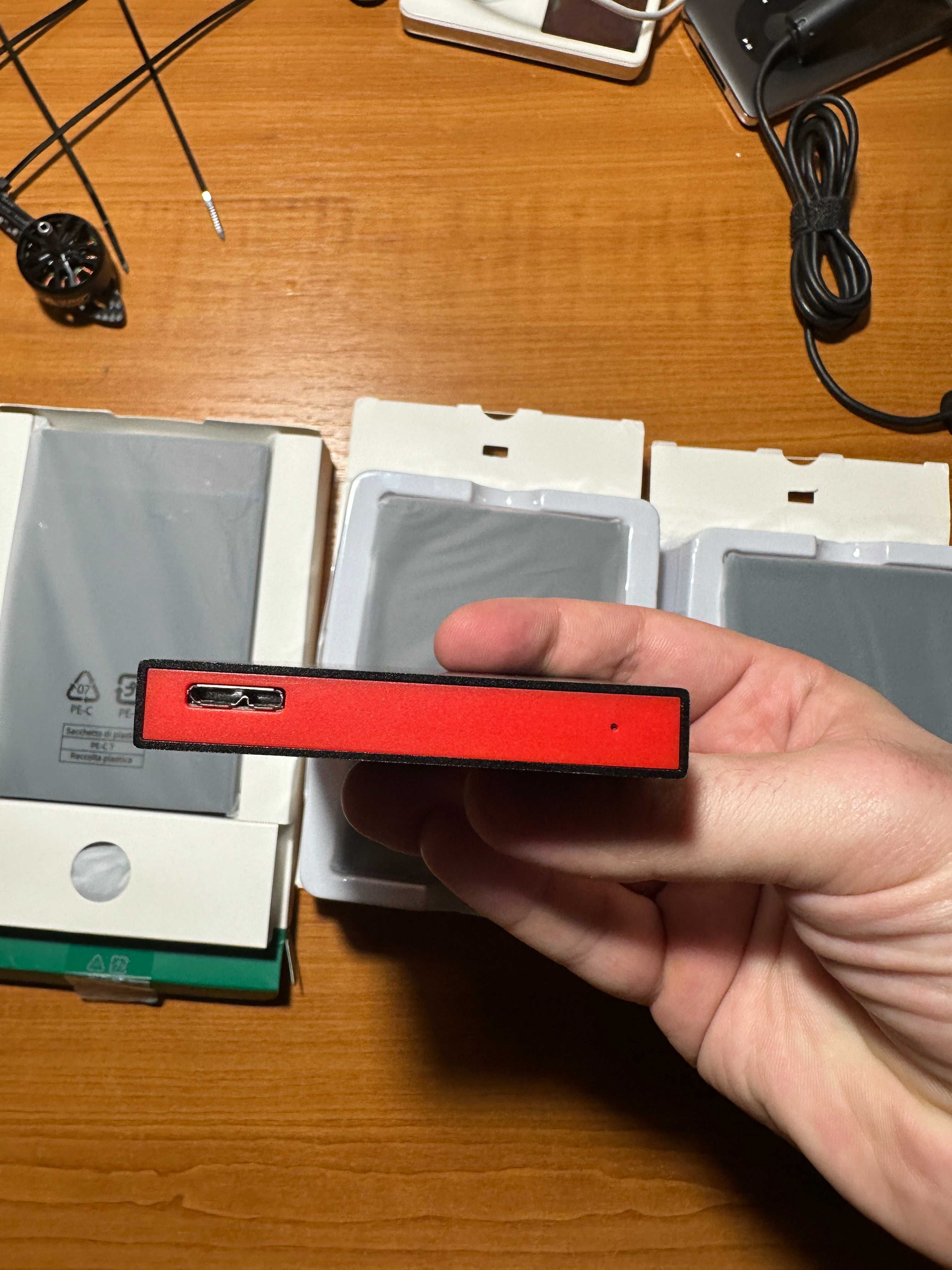 Внешние карманы для 2.5" HDD/SSD Ugreen и SSK