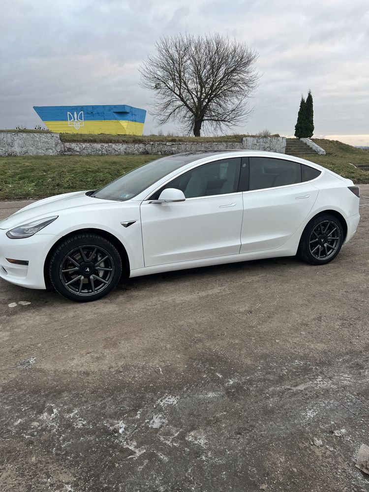 Tesla model 3 long range