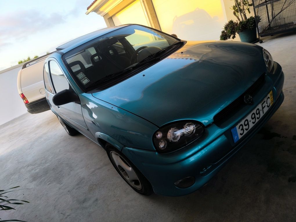 Opel corsa b ( com avaria )