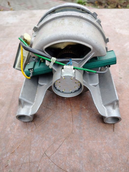 Мотор від пральної машини