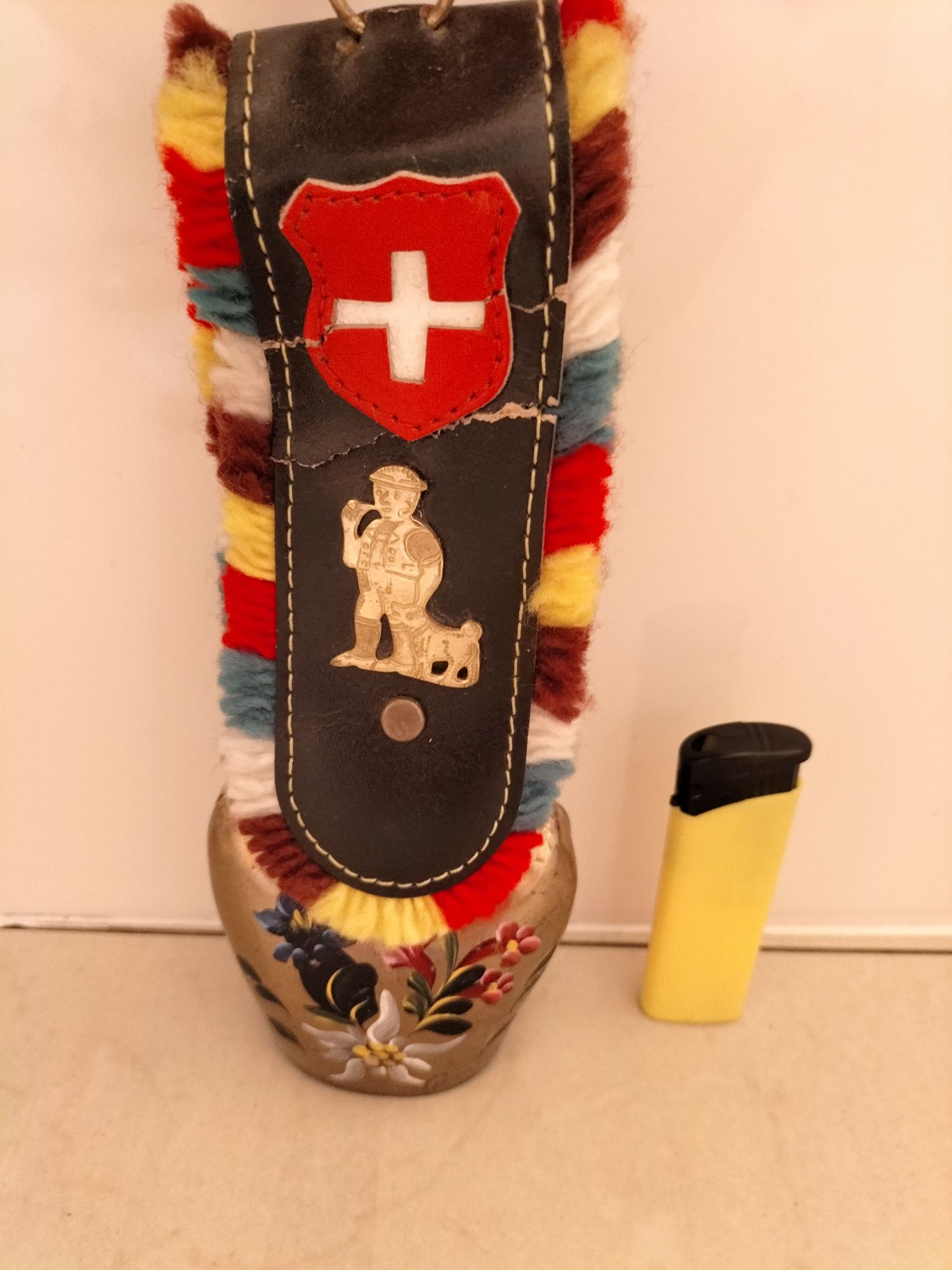 Dzwonek pasterski alejski szwajcarski na ozdobnym pasku