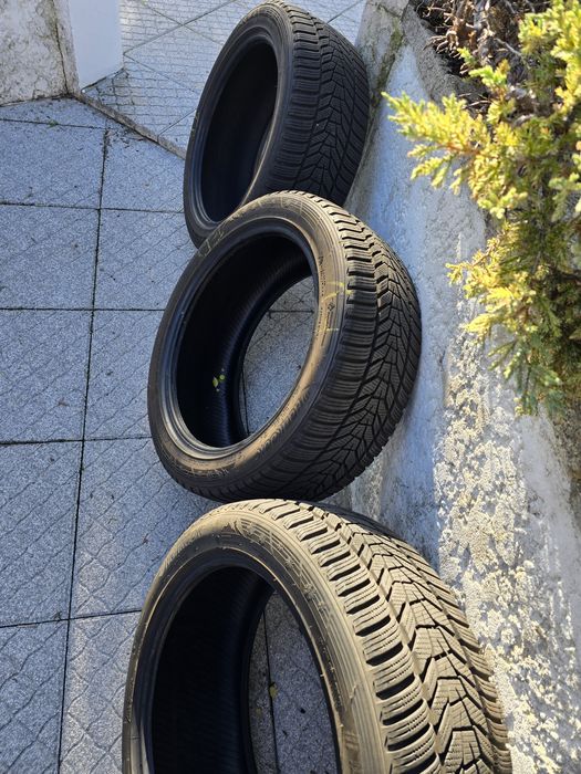 Pneus 235/44/18 Tesla