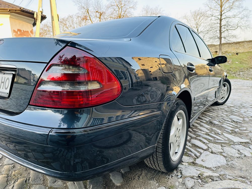 Mercedes E211 Мерседес W211