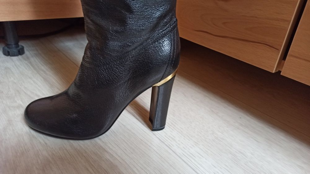 Фірмові демі сапожки, демісезонні чоботи, осінні чобітки, Сапоги Guess