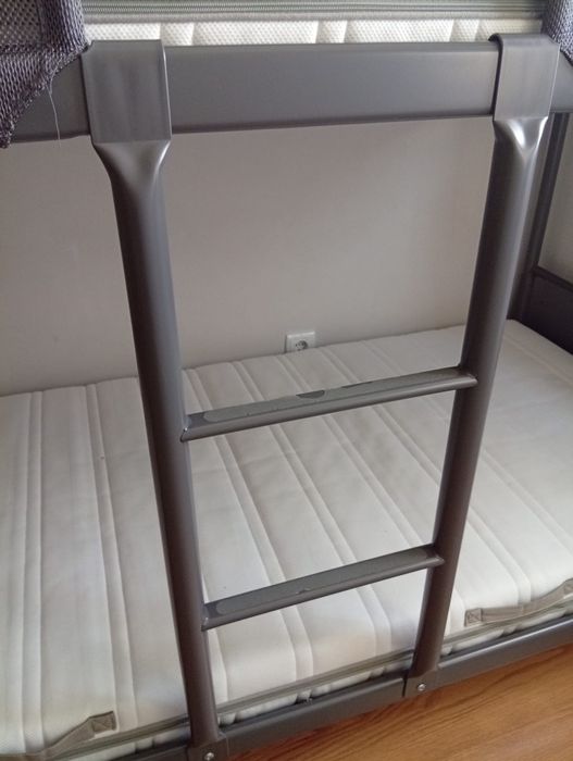 Beliche com dois colchões