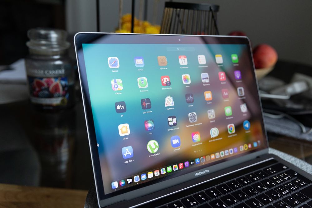 Продам Apple MacBook Pro 13 w. TouchBar MPXW2 б/в
