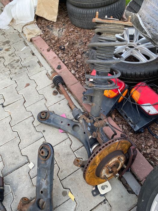 Hyundai i30 II CEED zwrotnica prawa  noga  mcperson wahacz kompletna