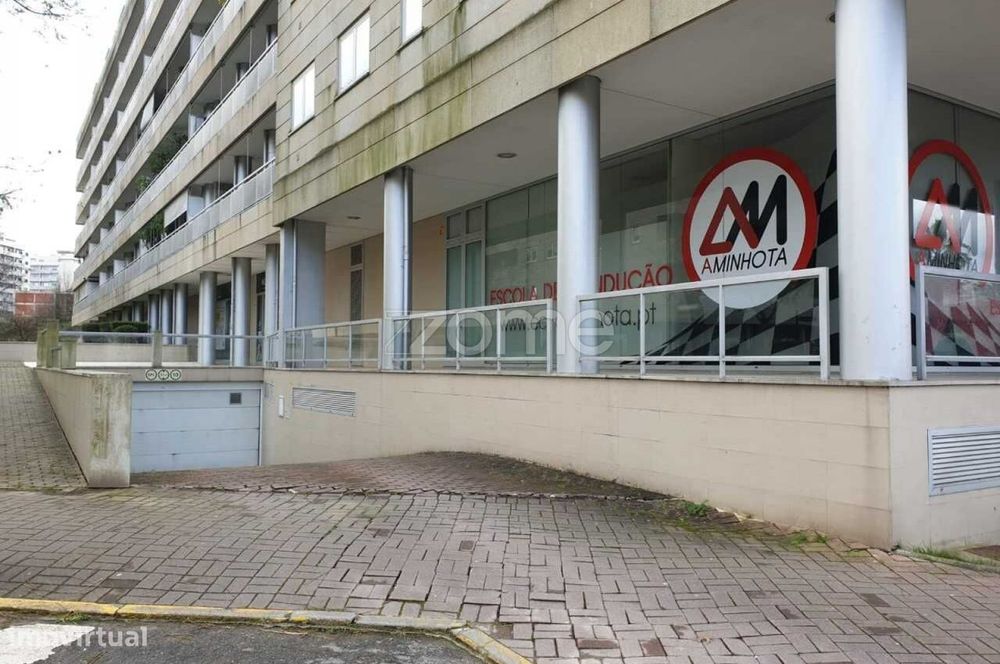 Garagem para arrendamento em Fraião, Braga