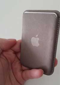 Iphone 15  -  Carteira em tecido FineWoven com MagSafe  / Castanho‑toupeira