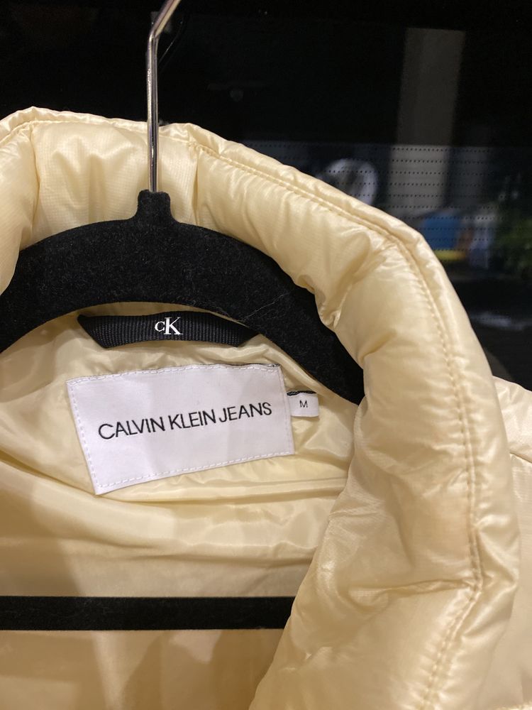 Beżowa kurtka Calvin Klein r M