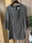 Sukienka Mohito z rozkloszowanymi rękawami święta 32 XXS/XS