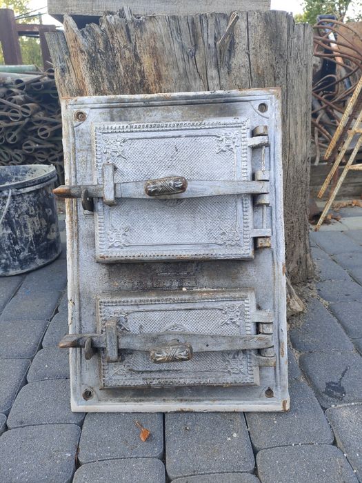 Żeliwne drzwiczki od pieca