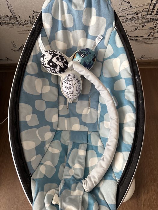 Заколисуючий центр mamaRoo, укачивающий центр, гойдалка шезлонг 4moms