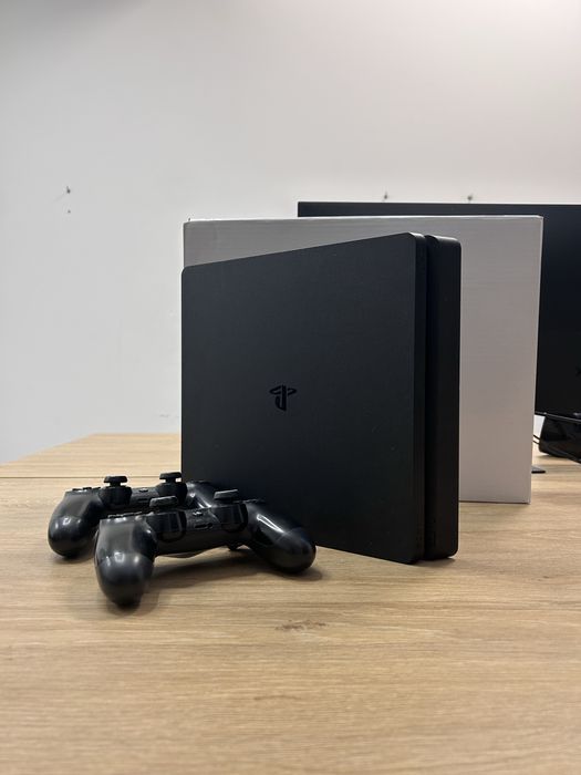 Продам Playstation 4 Slim 7000 грн.