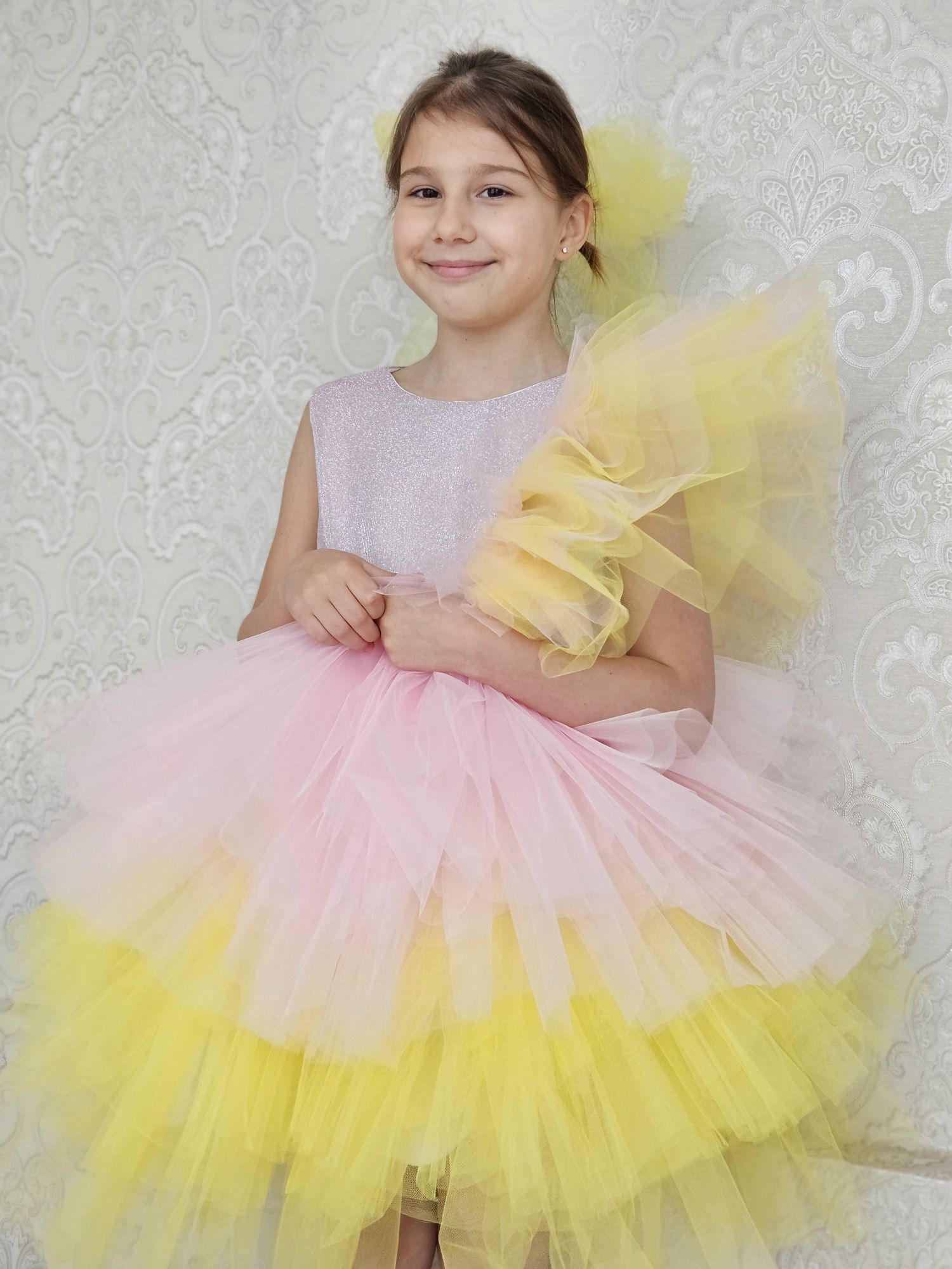 Платье пышное нарядное блестящее на девочку 6-7 лет на выпускной