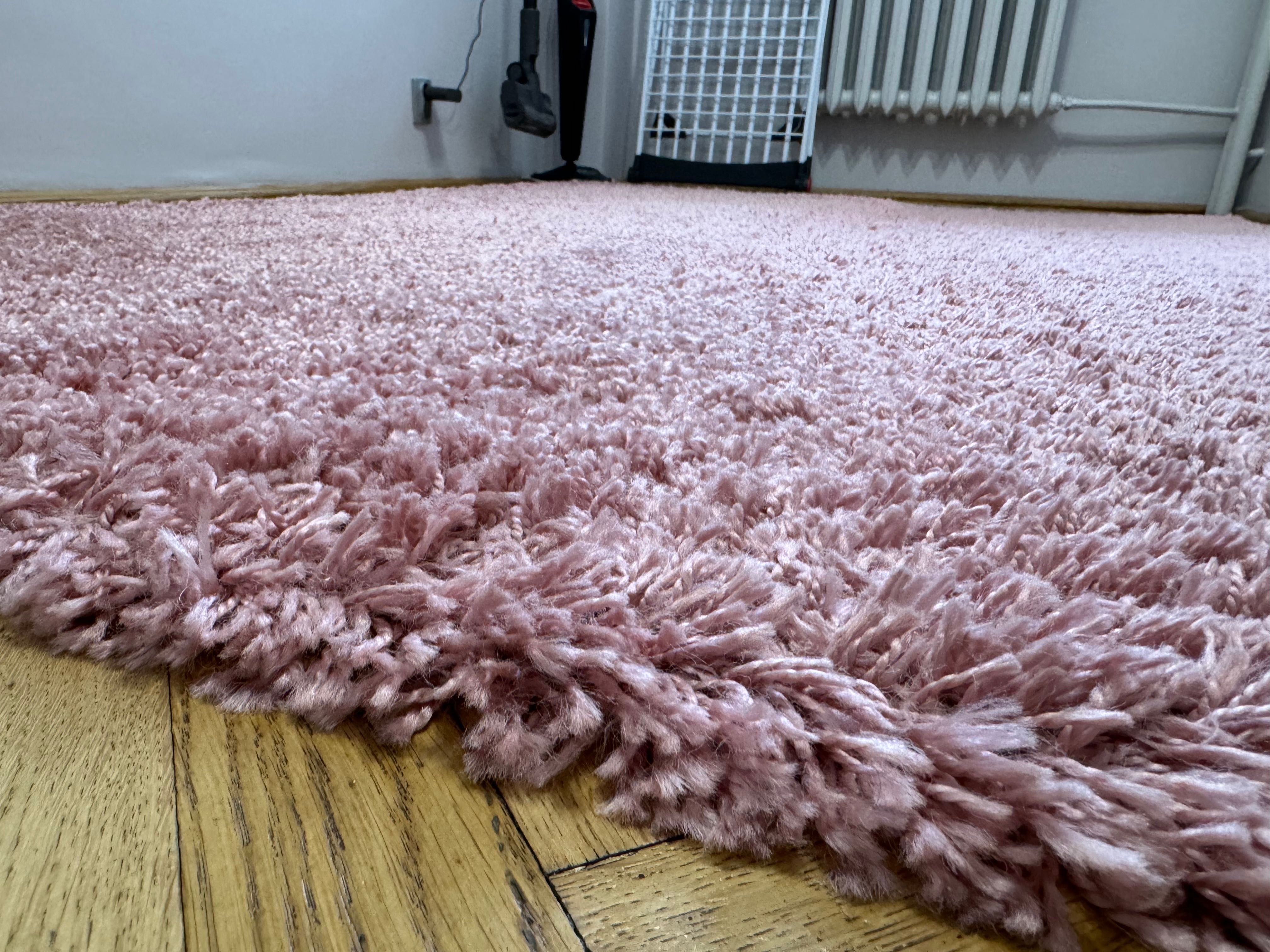 Używany dywan 160x230 cm w bardzo dobrym stanie. Cena do negocjacji