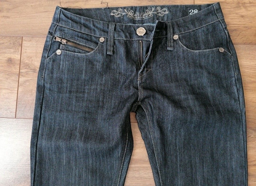 Spodnie jeansowe W28