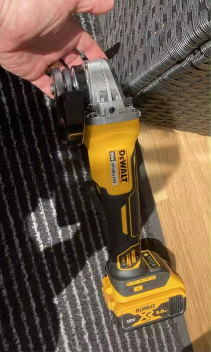 Szlifierka kątowa DEWALT DCG405 / DCG406 prezent