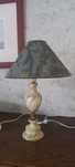 Lampa stołowa z marmurowym stojakiem