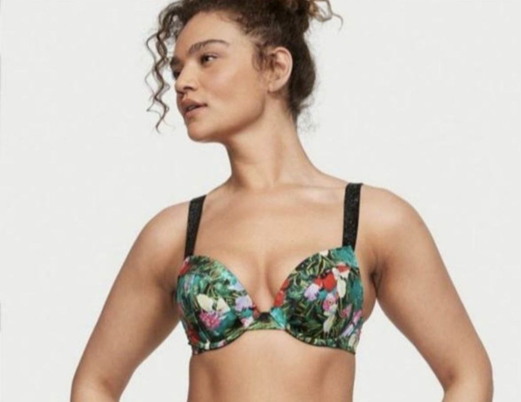 Верх купальника Victoria's Secret  розм. 32 D ( 70 -75)