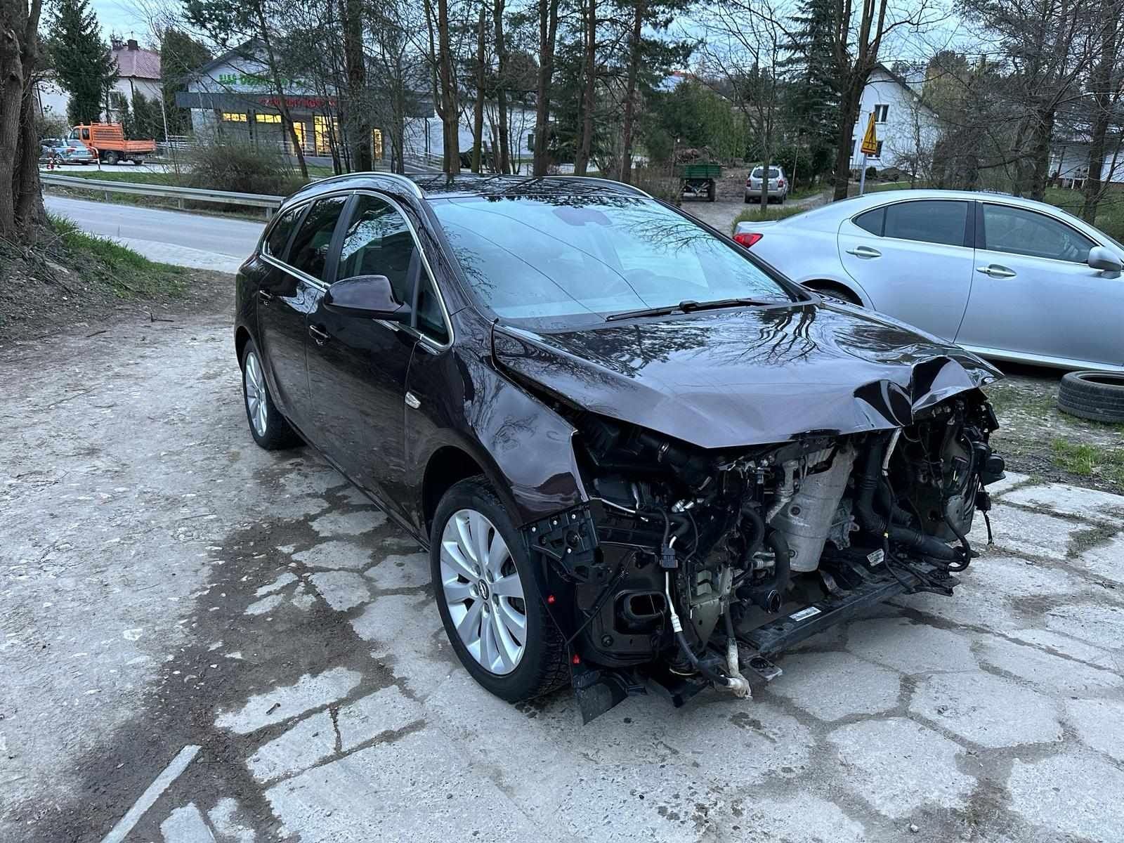 Opel astra J 1.6 turbo 170km 81tyś km, navi xsenon pdc 2015