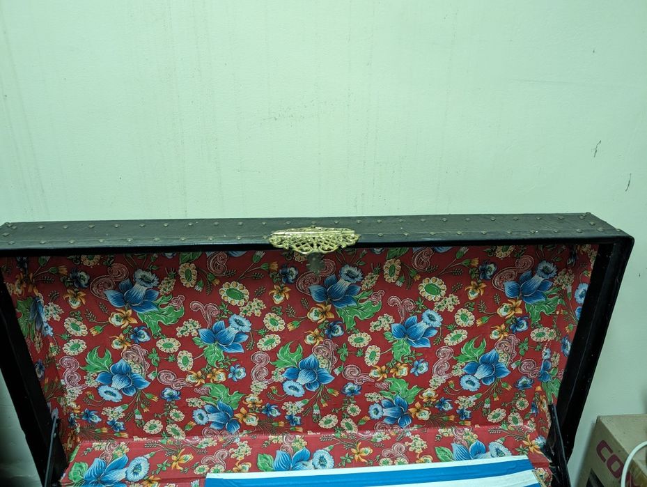 Arca em madeira forrada