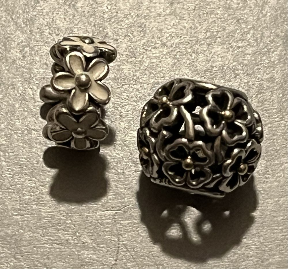 Oryginalny charns Pandora srebro ze złotem 585