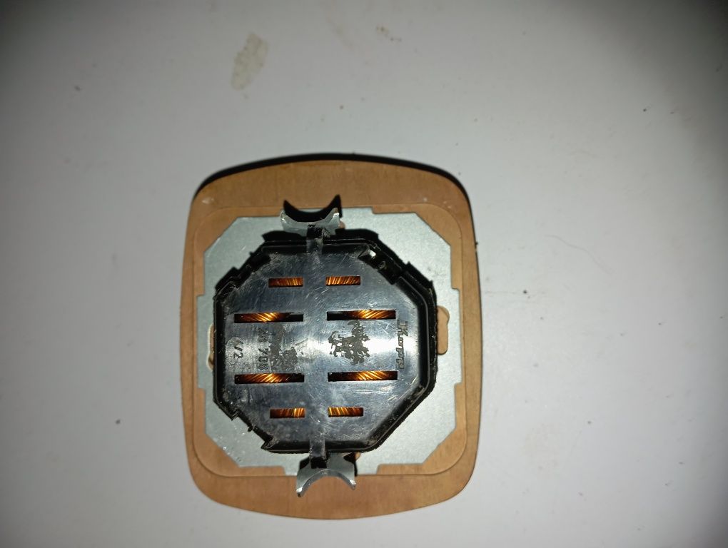 Interruptor/comutador em madeira, com regulador de intensidade
