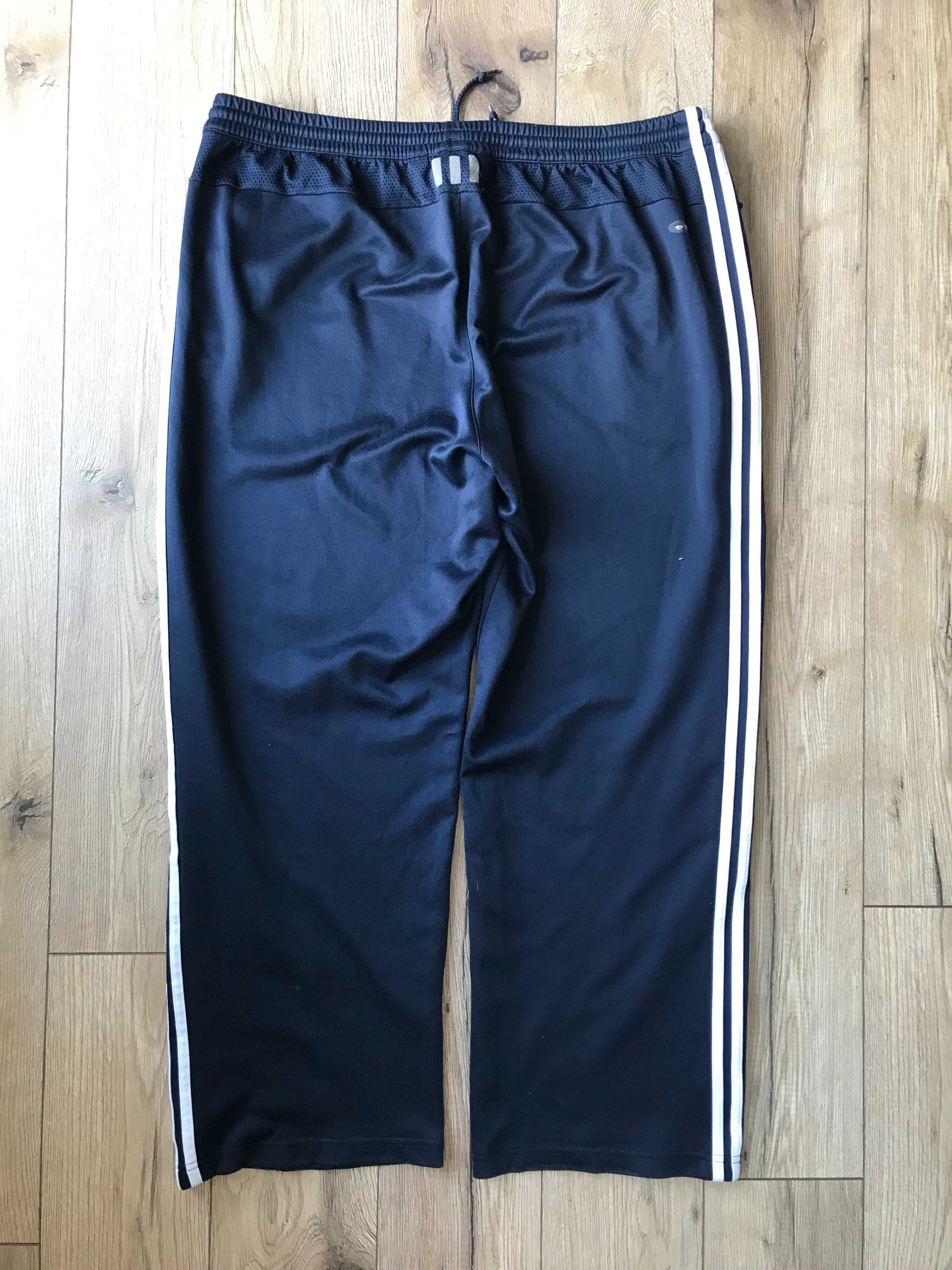 Spodnie dresowe Adidas z szerokimi nogawkami rozm. XXL