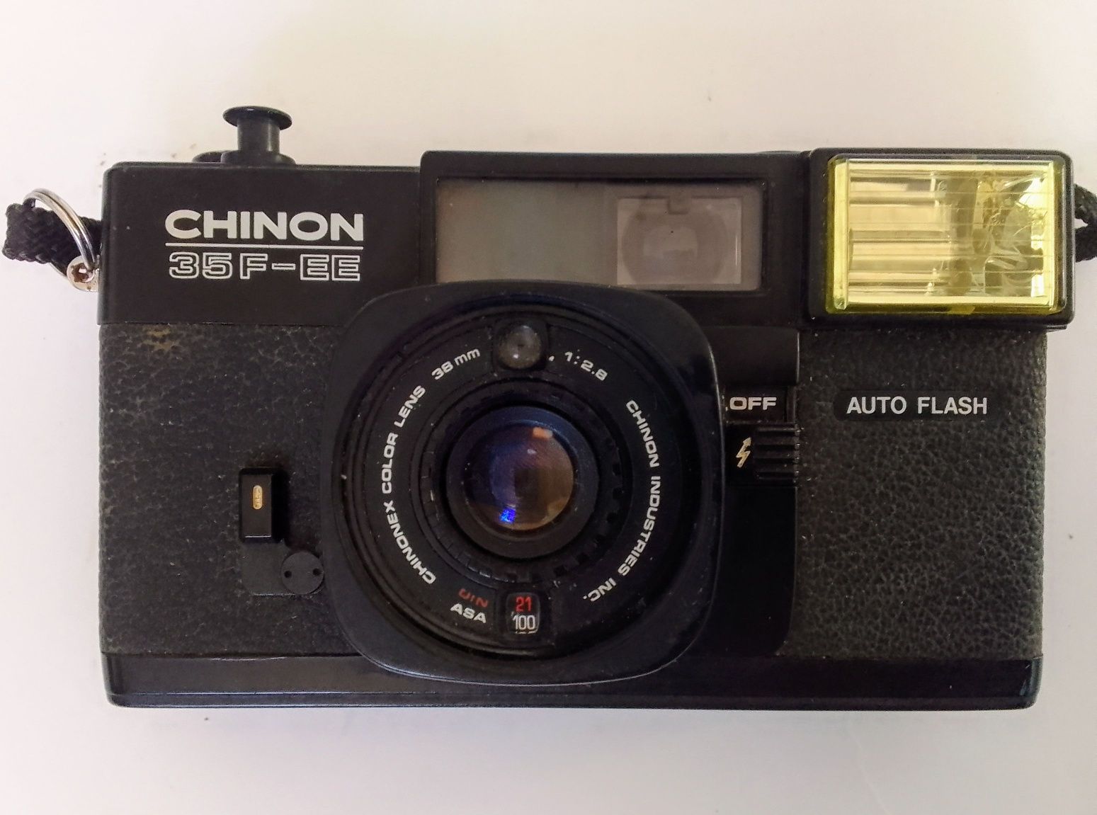 Chinon 35F-EE (maq. fotográfica)