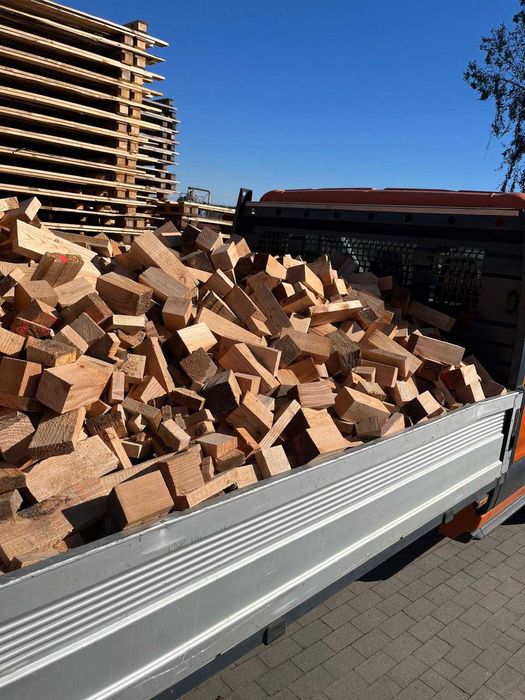 Suche krótkie drewno opałowe, ścinki, klocki, opał