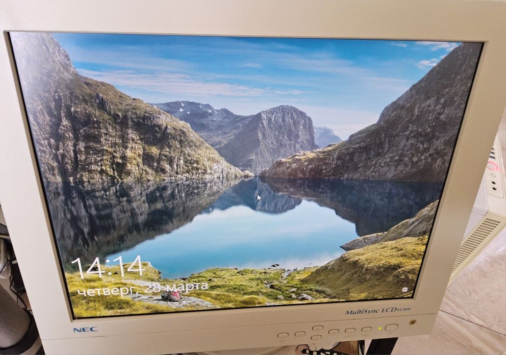 NEC MultiSync LCD1530V Computer Monitor