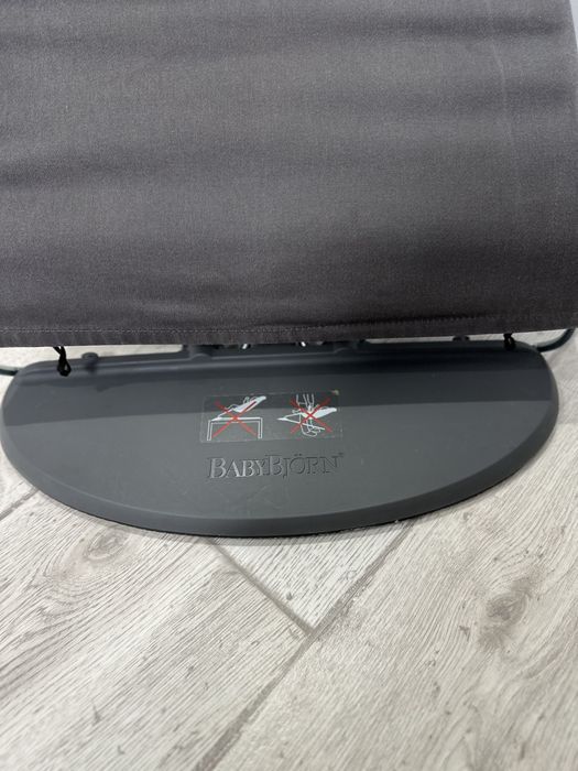 Дитячий шезлонг-гойдалка babybjorn