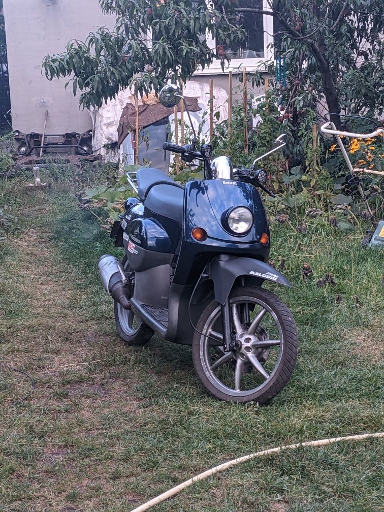 Продам итальянский скутер benelli на тюнинге