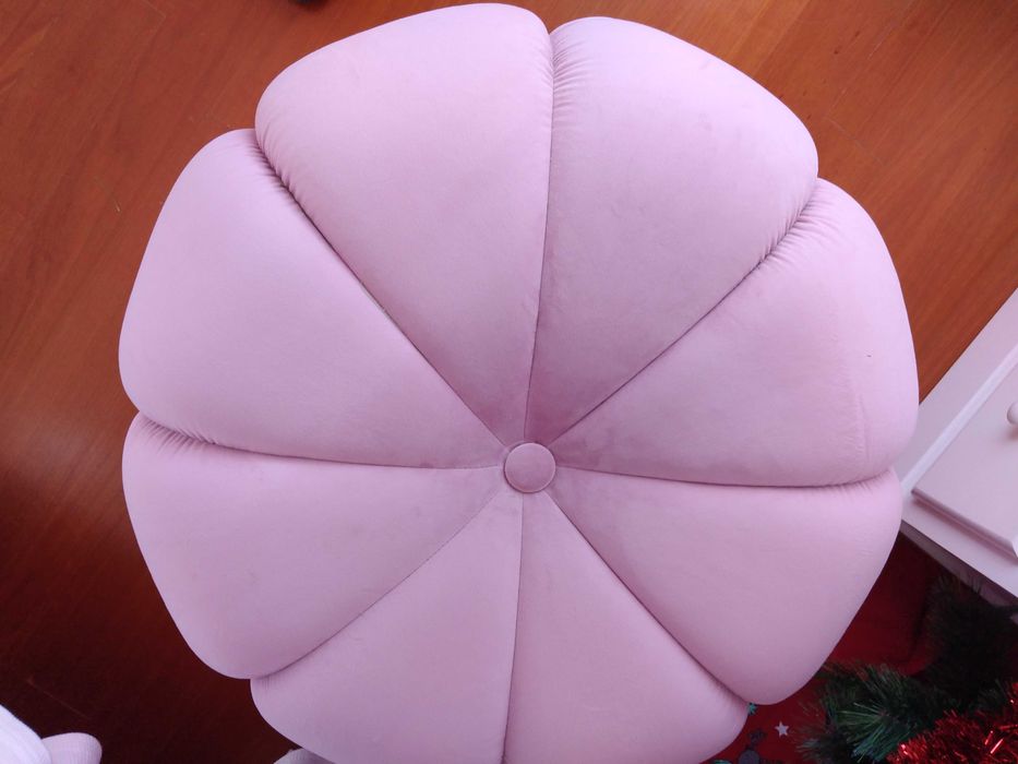 Puff em tecido aveludado