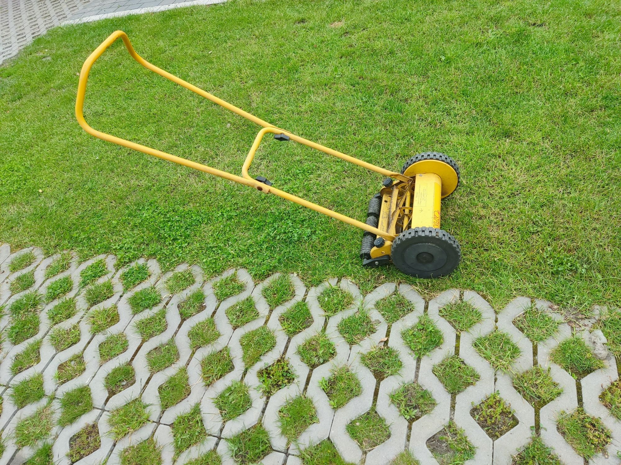 Kosiarka ręczna do trawy ALKO