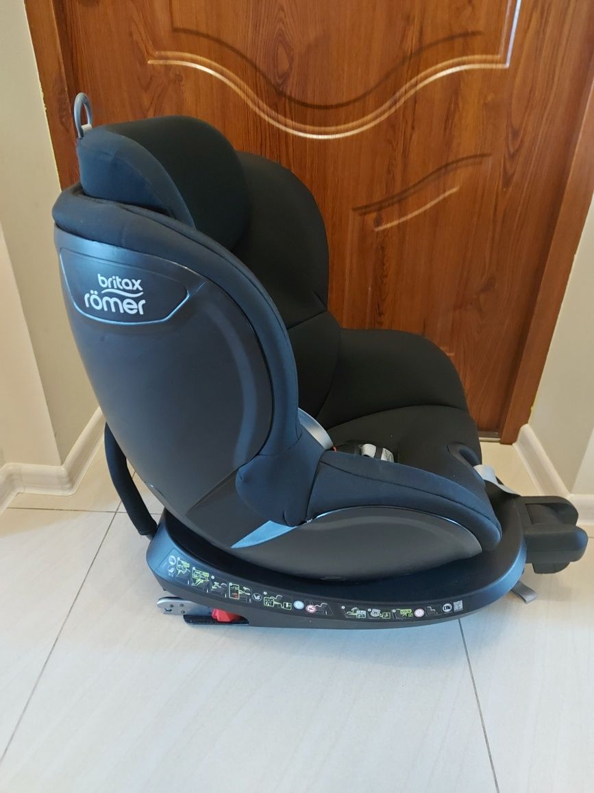 BRITAX RÖMER Dualfix 2 R Cosmos Black Fotelik samochodowy