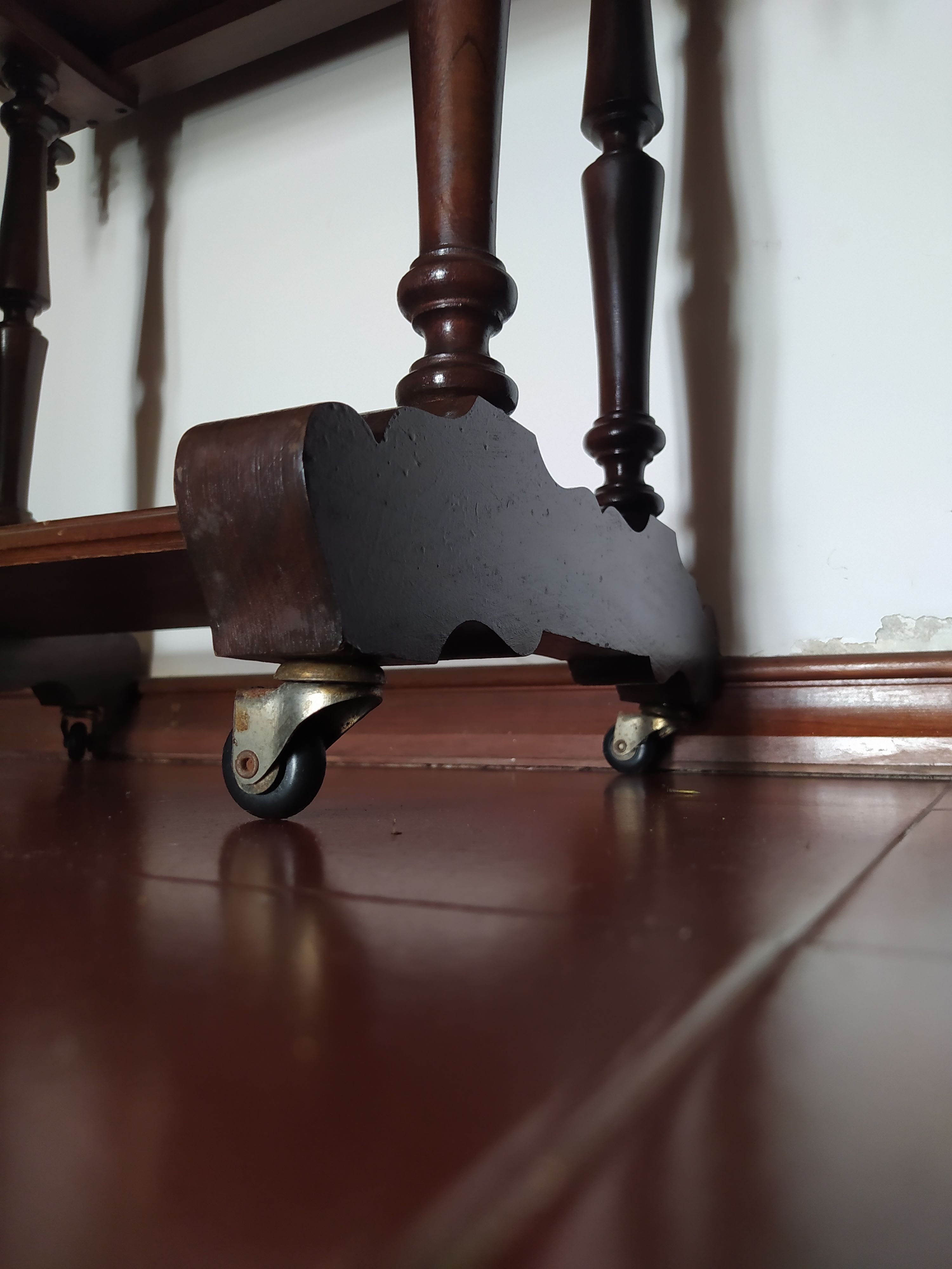 Mesa com rodinhas