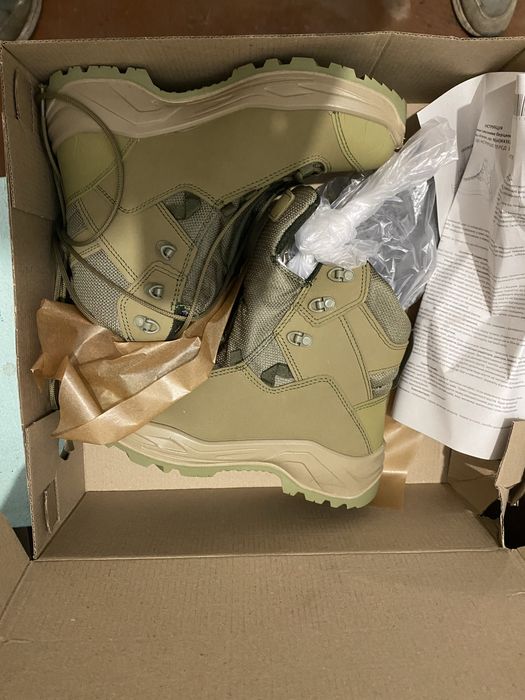 Зимні речі та взуття