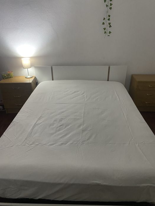 Cama de casal s/ estrado e s/colchão