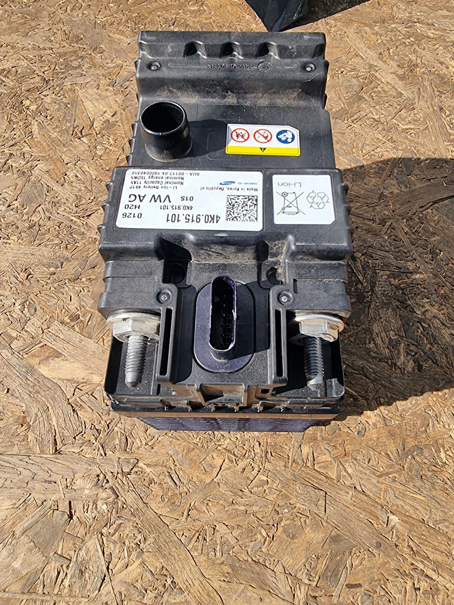 Акумуляторна батарея Audi a6 a7 c8 skoda 4k0915101 дополнительный акум