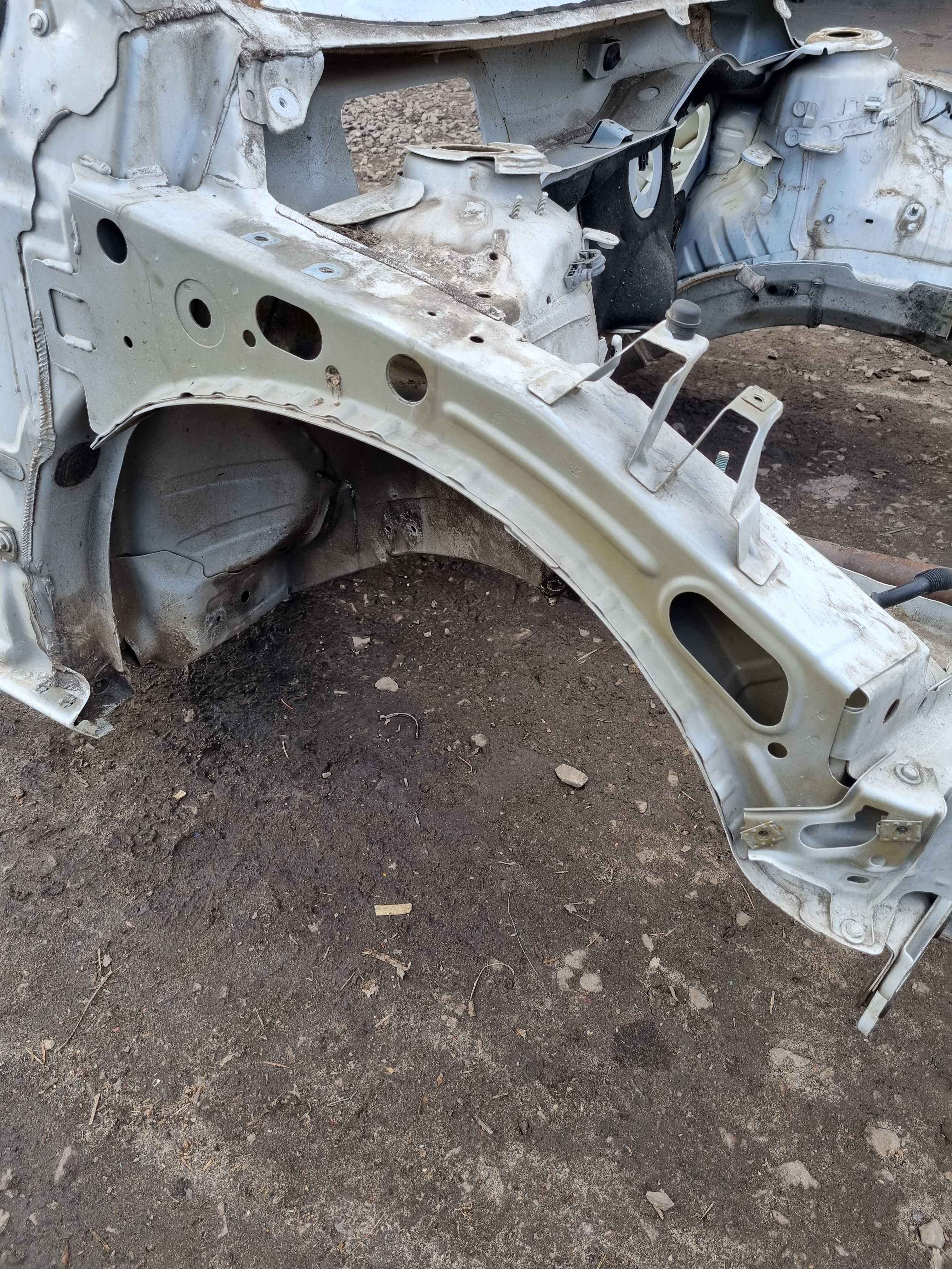 Opel Astra J Kombi Poszycie Błotnika Prawy Przód Kolor Z40R