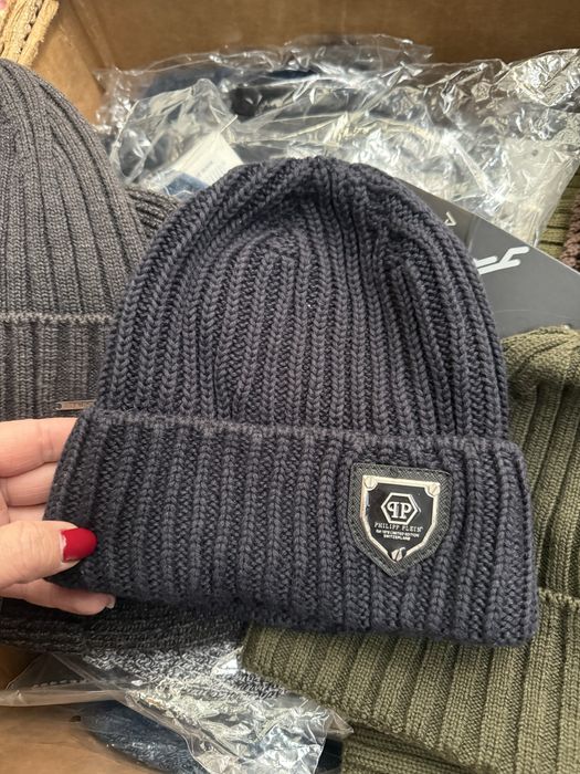 Тепла чоловіча  шапка