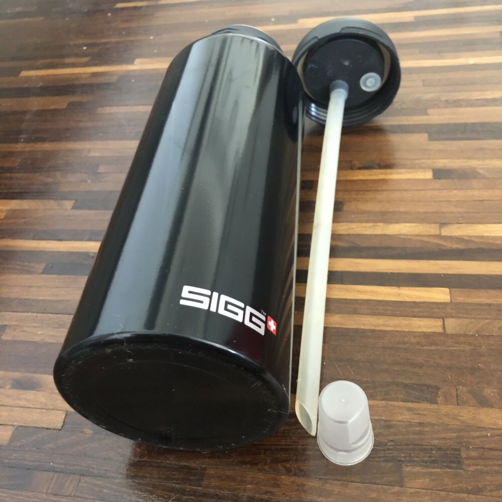 SIGG 0,75L aluminiowy bidon butelka Swiss Made czarny lekki rower