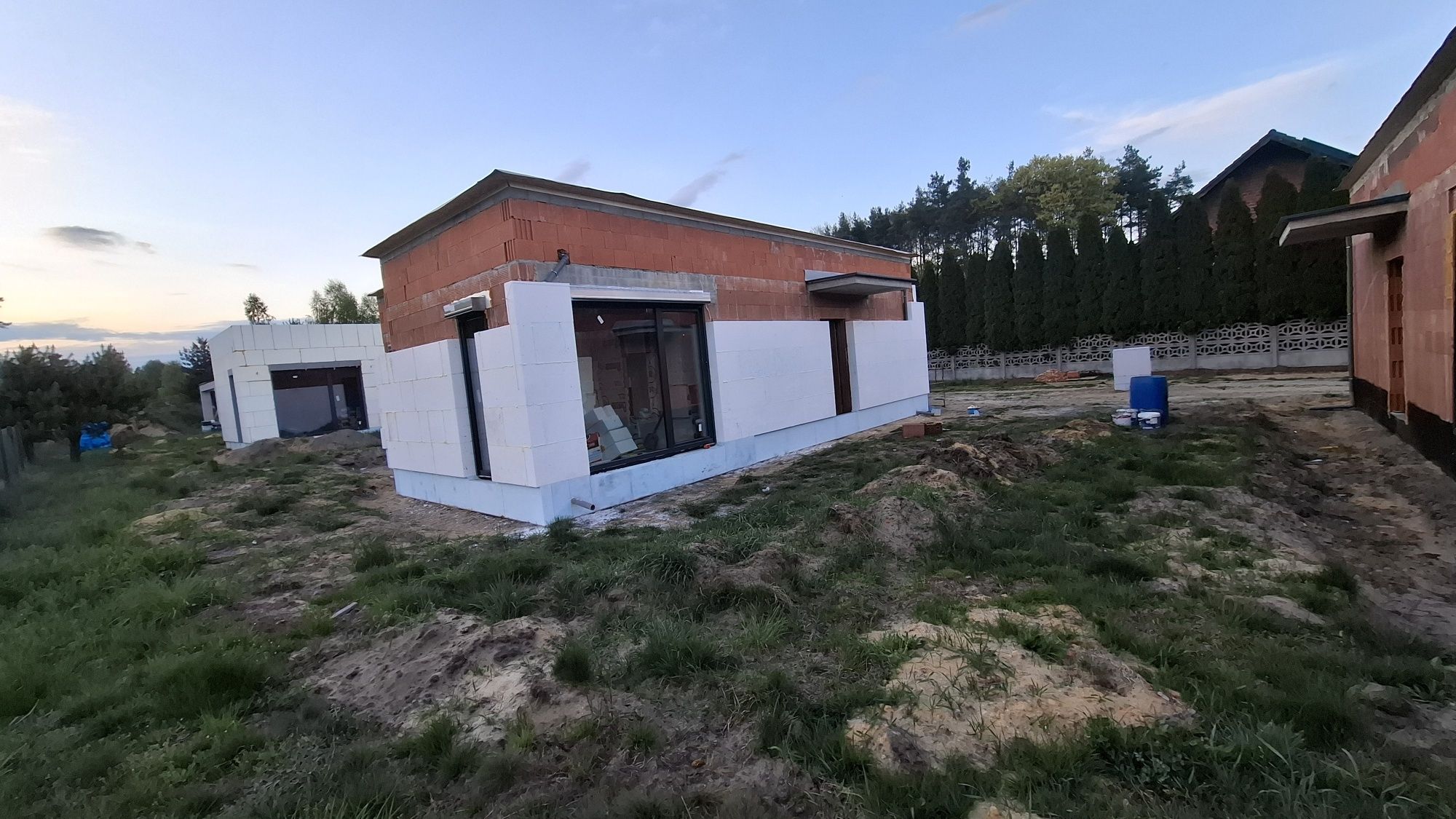 Elewacje izolacje ścian fasady docieplenia starych i nowych budynków