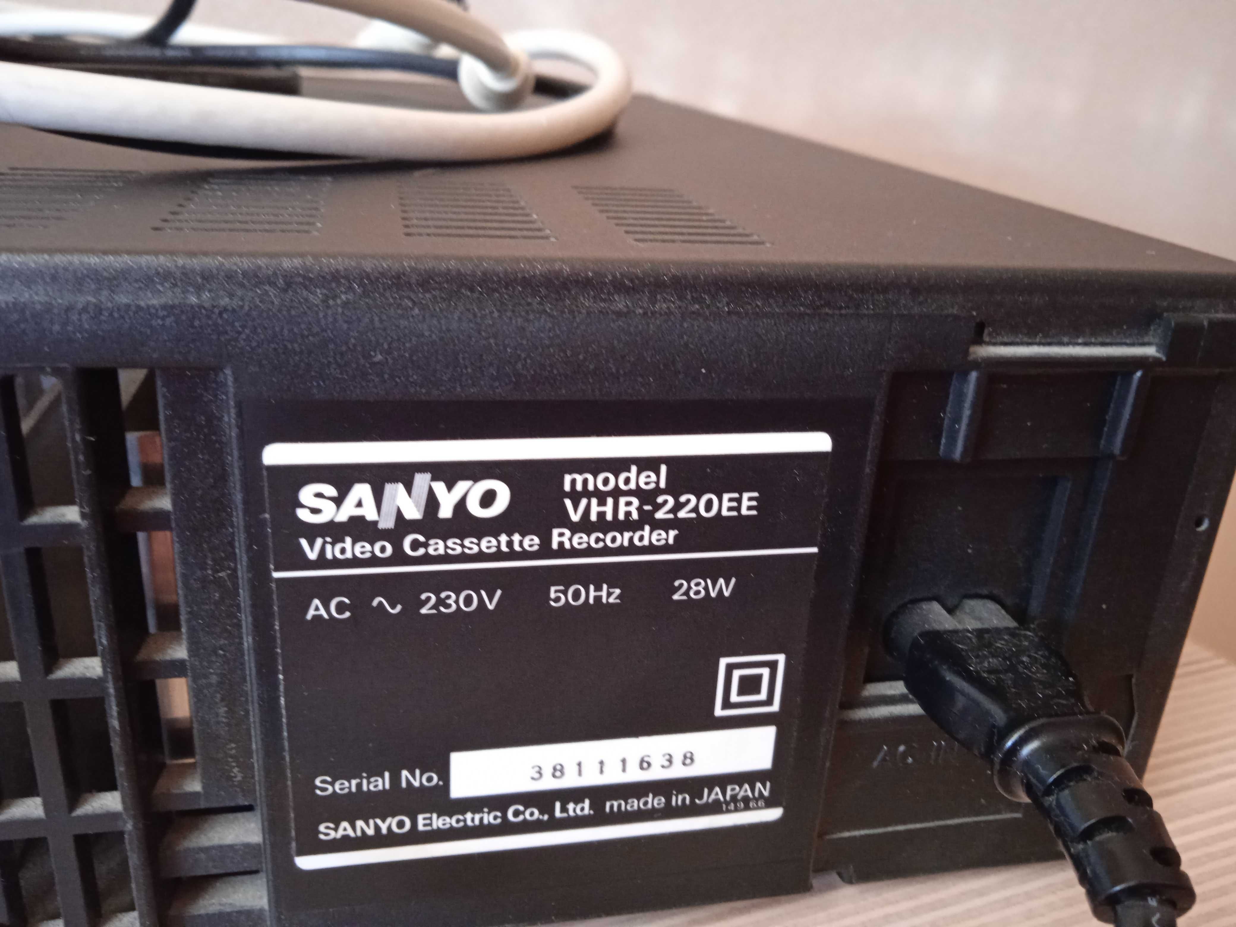 Magnetowid Sanyo VHR-220 EE + pilot