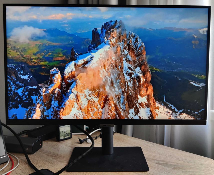 Монітор 27" Samsung S8 S27A800U (LS27A800UNIXCI)
